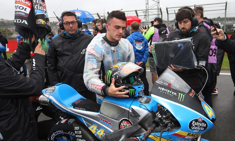 FINAL AMARGO PARA ARÓN ANTE SU AFICIÓN. NO LE DEJAN ACABAR NI LA PRIMERA VUELTA