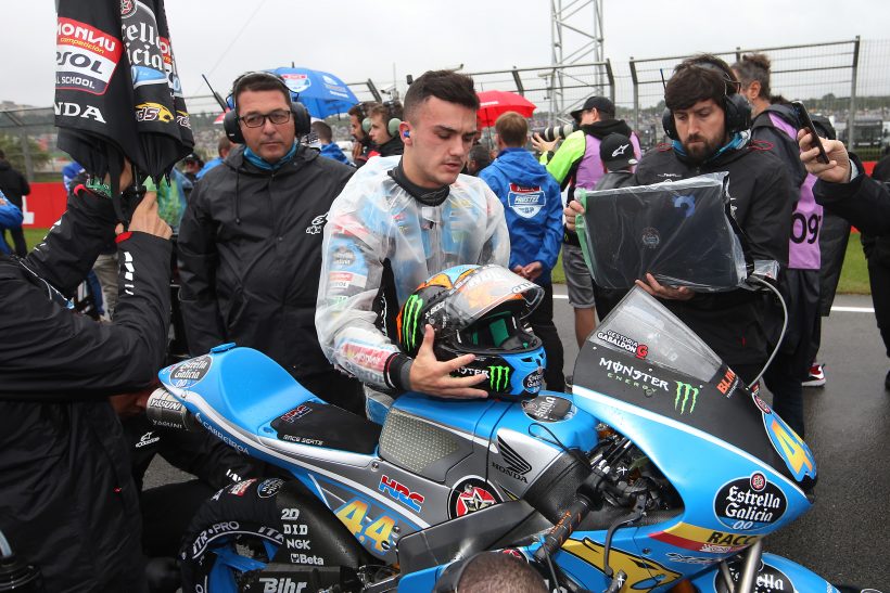 FINAL AMARGO PARA ARÓN ANTE SU AFICIÓN. NO LE DEJAN ACABAR NI LA PRIMERA VUELTA