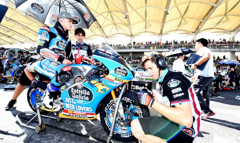 ARÓN SE VA AL SUELO CUANDO LIDERABA LA CARRERA DEL GP DE MALASIA