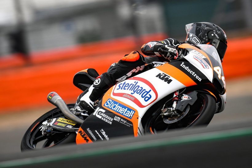 ARÓN ES SEXTO CONCLUIDA LA PRIMERA JORNADA EN SILVERSTONE