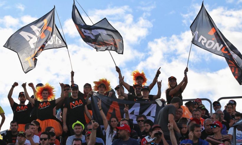 MOTORLAND ARAGÓN: ARÓN ARROPADO POR SU FAN CLUB