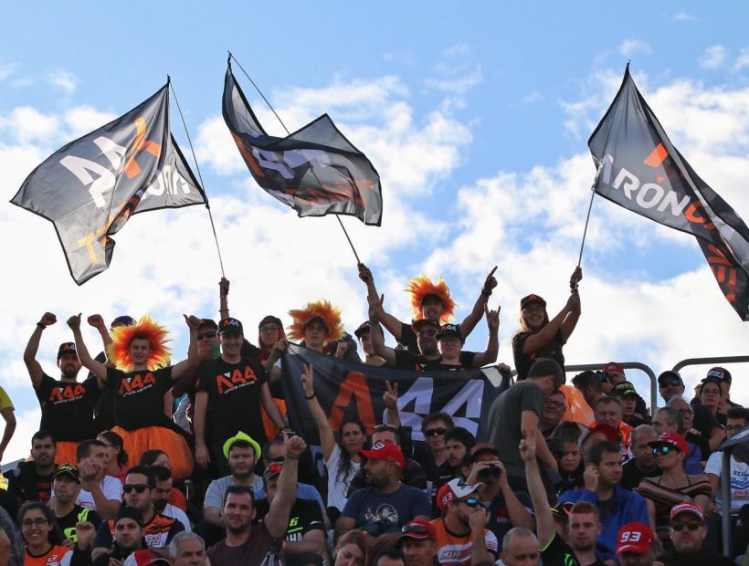 MOTORLAND ARAGÓN: ARÓN ARROPADO POR SU FAN CLUB