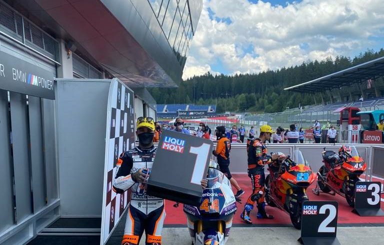ARÓN SUMA SU PRIMERA POLE POSITION DE MOTO2™ EN EL STYRIA GP