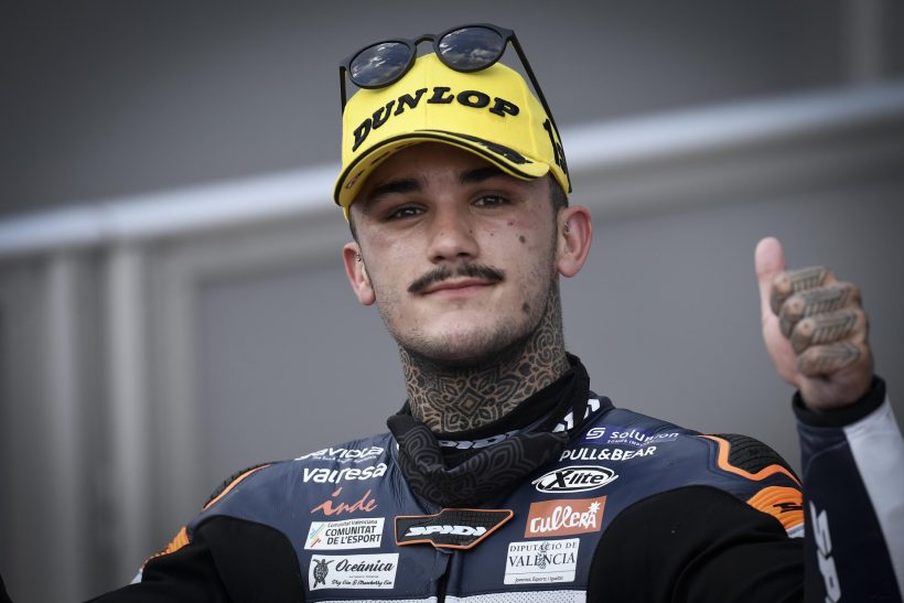 PRIMER CERO EN MOTO2™, ARÓN HA DICHO ADIÓS A LA CARRERA EN LA SEGUNDA VUELTA