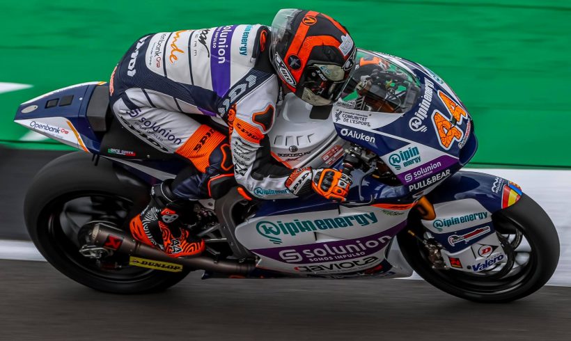 ARÓN TERMINA LA PRIMERA JORNADA DEL BRITISHGP EN DÉCIMA POSICIÓN