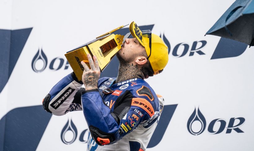 #THAIGP: ARÓN TERCERO EN UNA CAÓTICA CARRERA DE MOTO2™