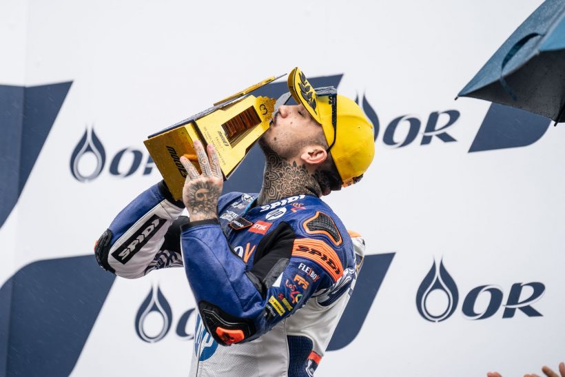 #THAIGP: ARÓN TERCERO EN UNA CAÓTICA CARRERA DE MOTO2™