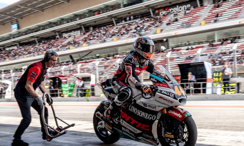 CAÍDA DE ARÓN CUANDO RODABA TERCERO EN LA CARRERA DEL #CATALANGP