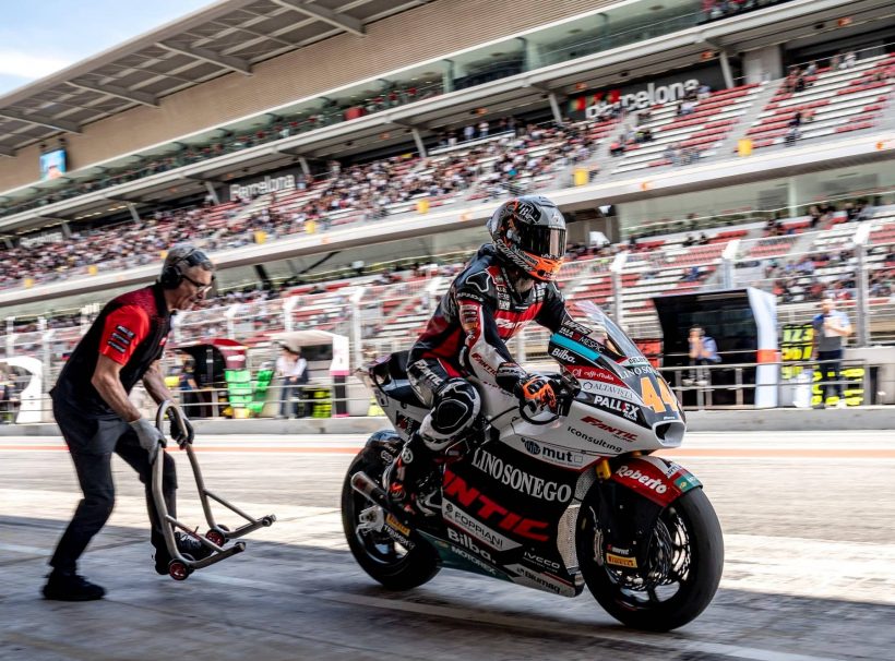 CAÍDA DE ARÓN CUANDO RODABA TERCERO EN LA CARRERA DEL #CATALANGP