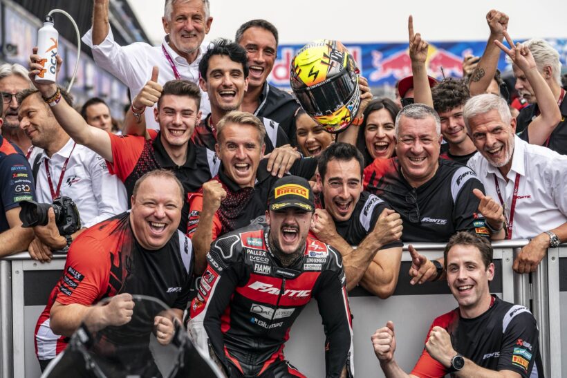 ARÓN SUBE AL PODIO EN MISANO, SEGUNDO EN UNA CARRERA MUY DISPUTADA