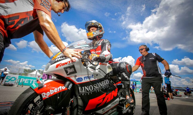 ARÓN OCTAVO EN SEPANG Y SUBCAMPEÓN DEL MUNDO DE MOTO2™